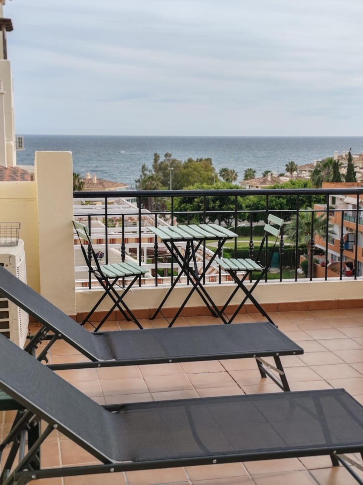 Seaview Apartment With Great Amenities & Facilities Benalmadena Luaran gambar