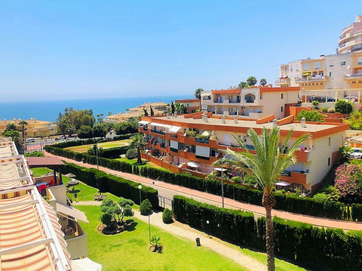Seaview Apartment With Great Amenities & Facilities Benalmadena Luaran gambar